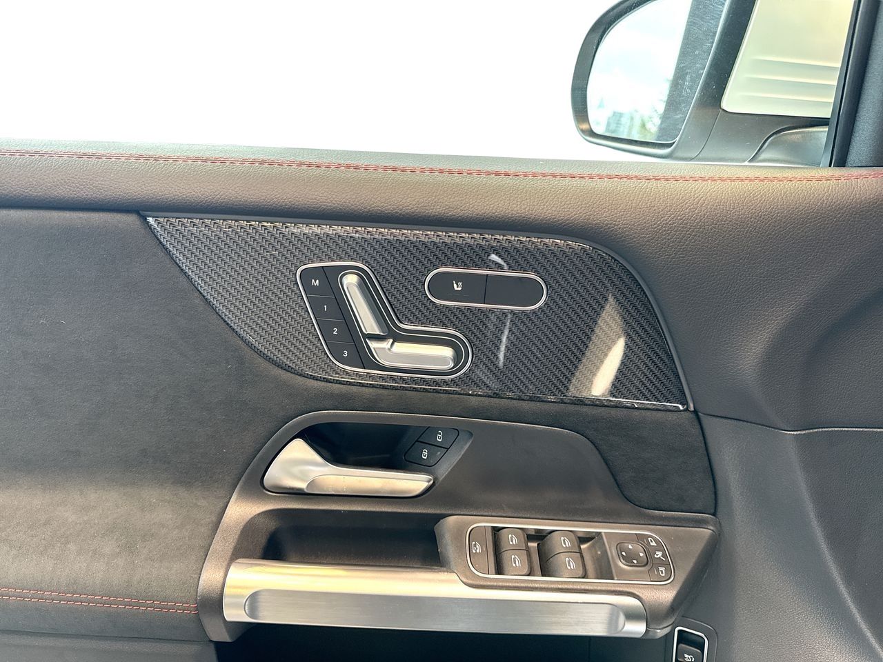 2025 Mercedes-Benz GLB