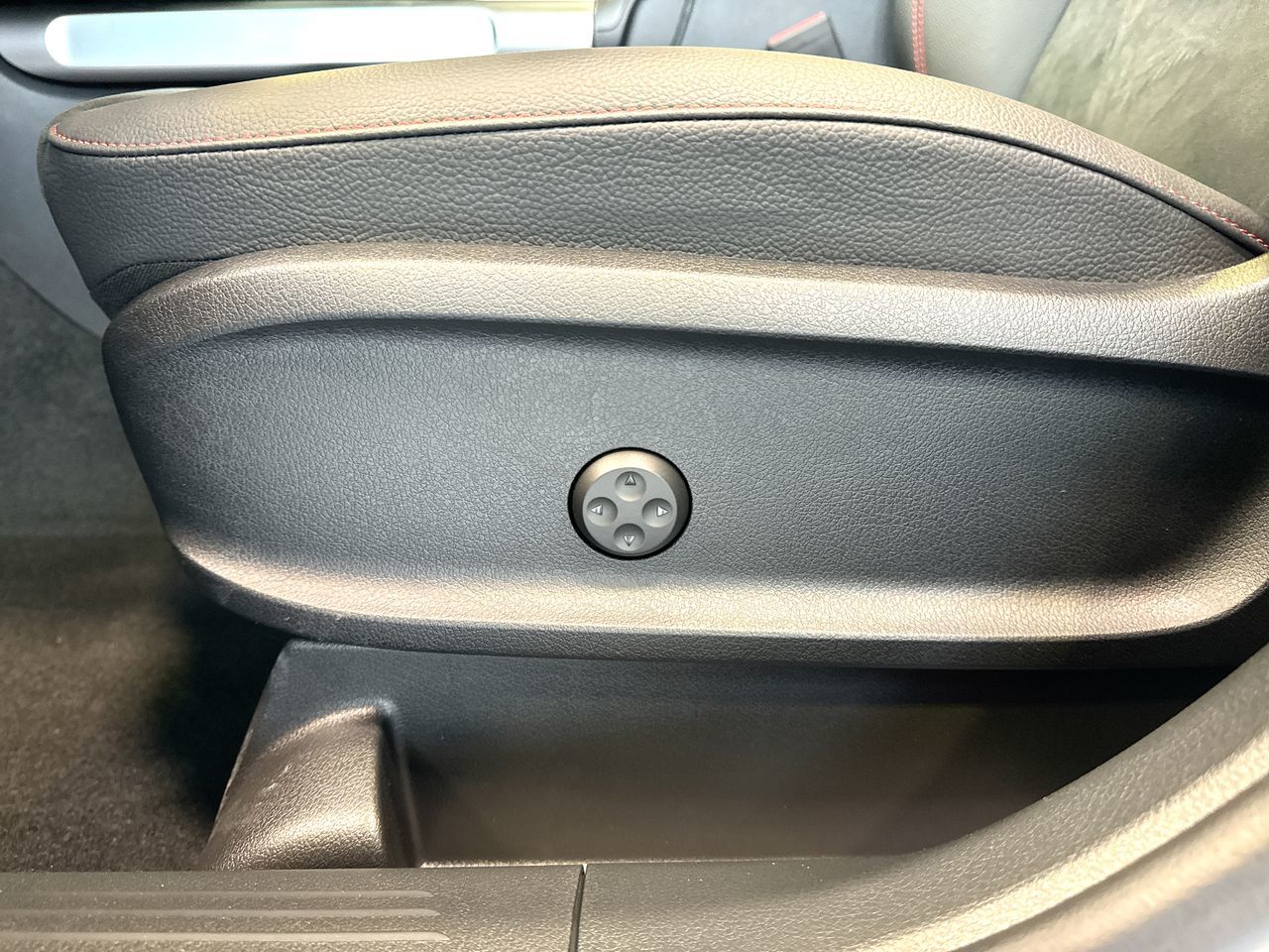 2025 Mercedes-Benz GLB