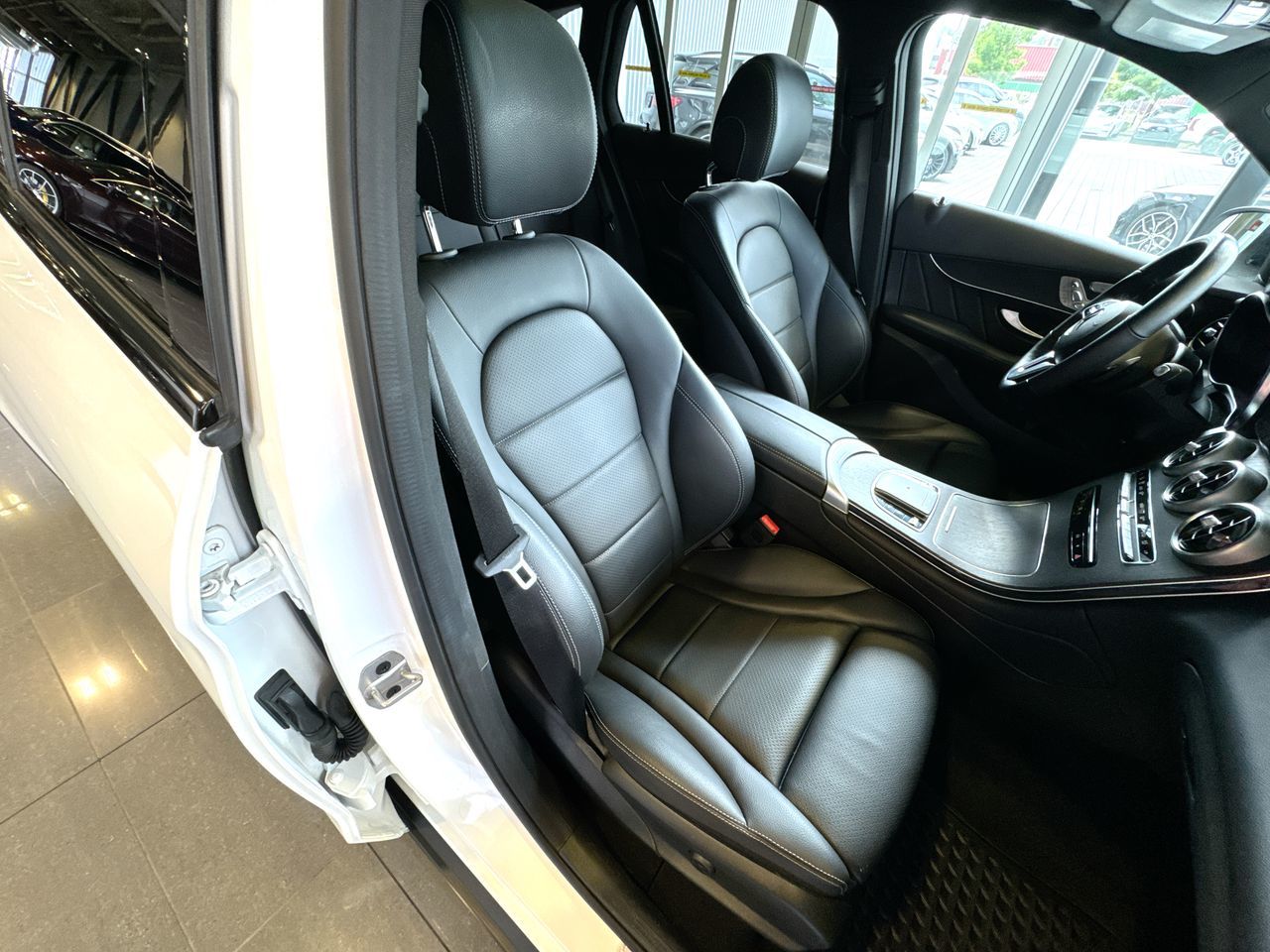 2022 Mercedes-Benz GLC300 in Vancouver, British Columbia