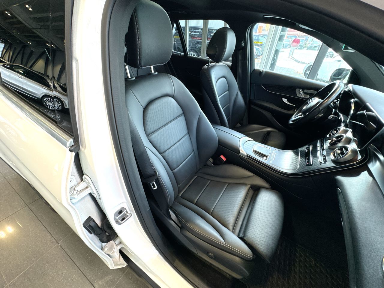 2022 Mercedes-Benz GLC300 in Vancouver, British Columbia