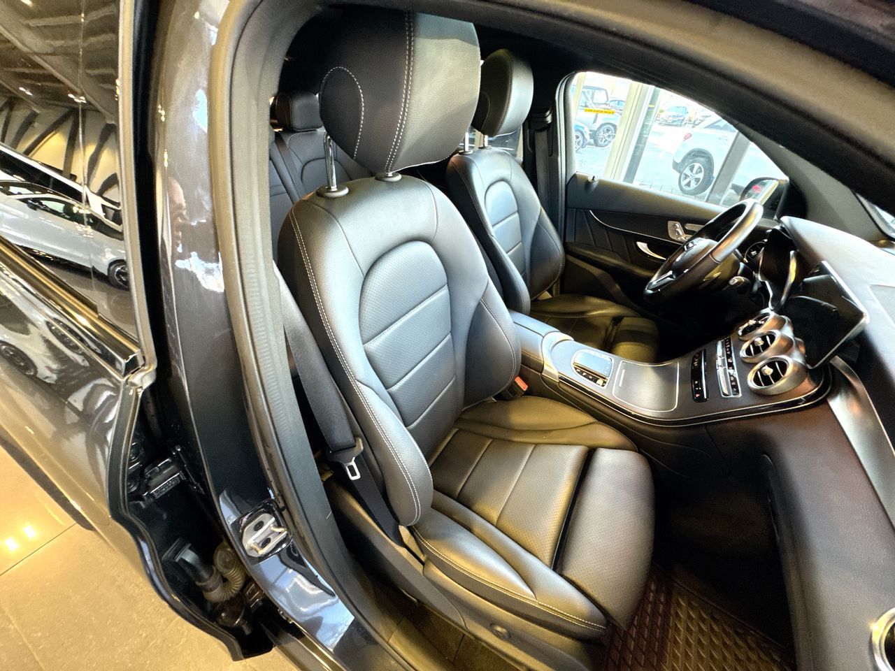 2022 Mercedes-Benz GLC300 in Vancouver, British Columbia