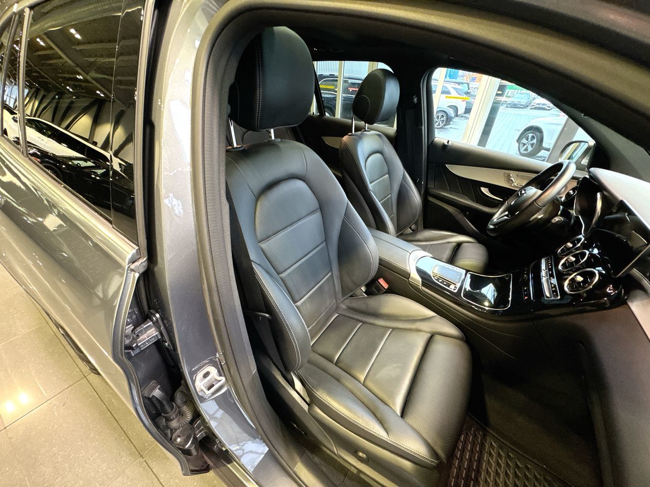 2022 Mercedes-Benz GLC300 in Vancouver, British Columbia