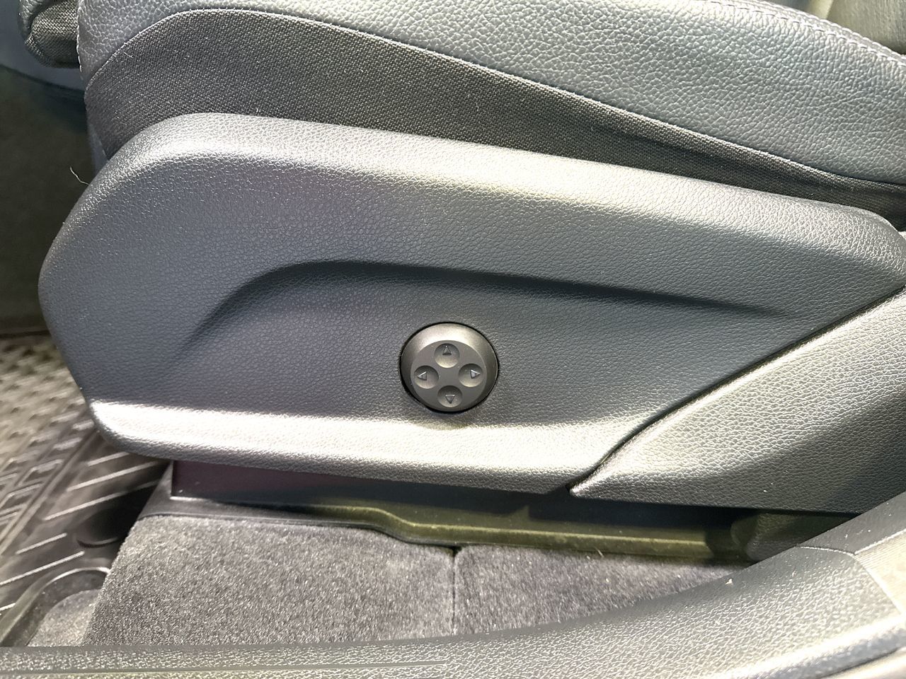 2022 Mercedes-Benz GLC300 in Vancouver, British Columbia