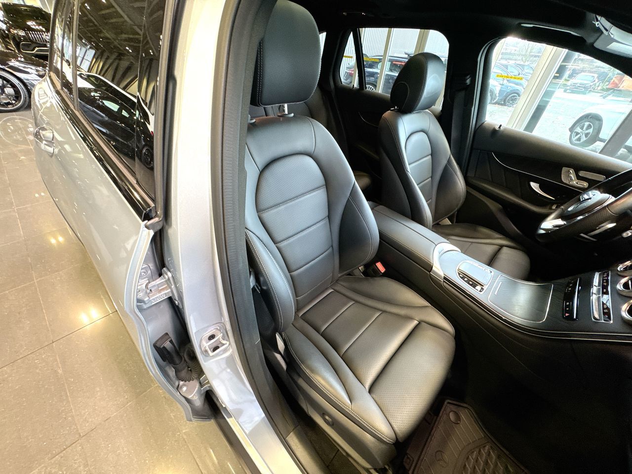 2022 Mercedes-Benz GLC300 in Vancouver, British Columbia