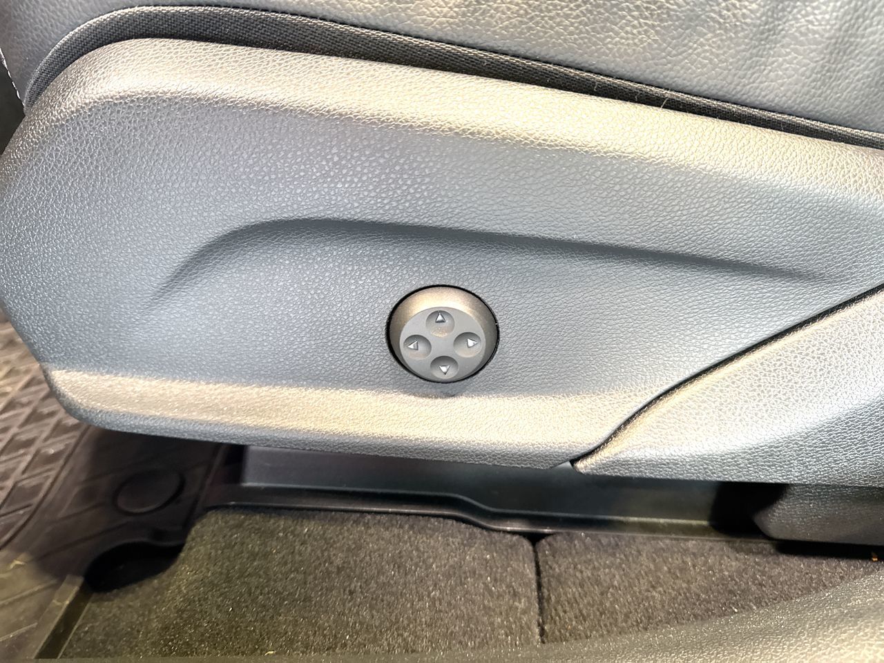 2022 Mercedes-Benz GLC300 in Vancouver, British Columbia