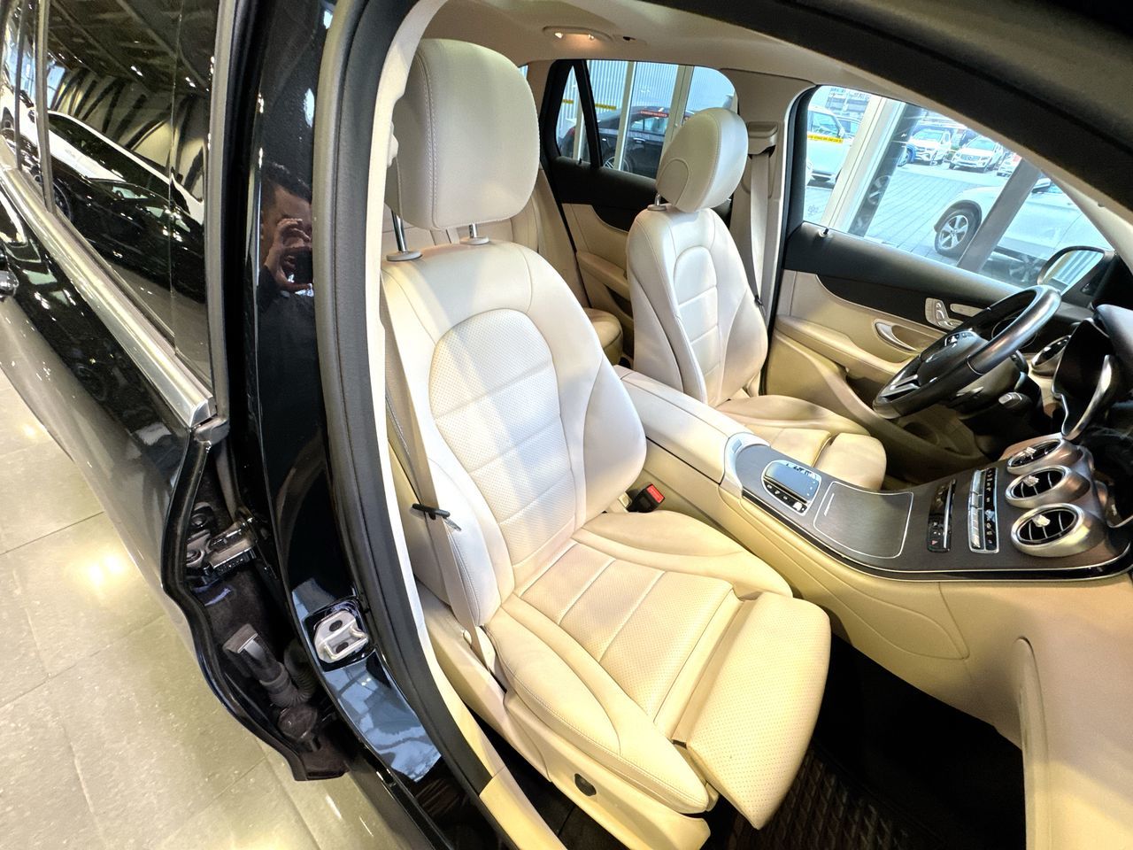 2022 Mercedes-Benz GLC300 in Vancouver, British Columbia