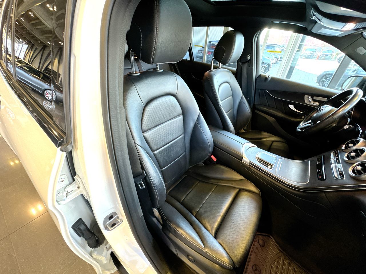 2022 Mercedes-Benz GLC300