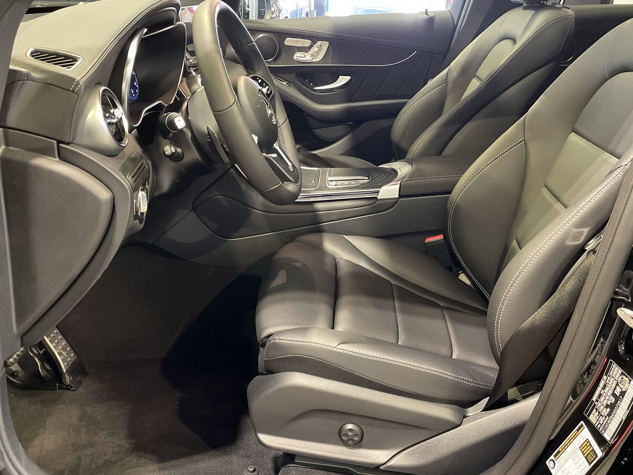 2022 Mercedes-Benz GLC300 in Vancouver, British Columbia