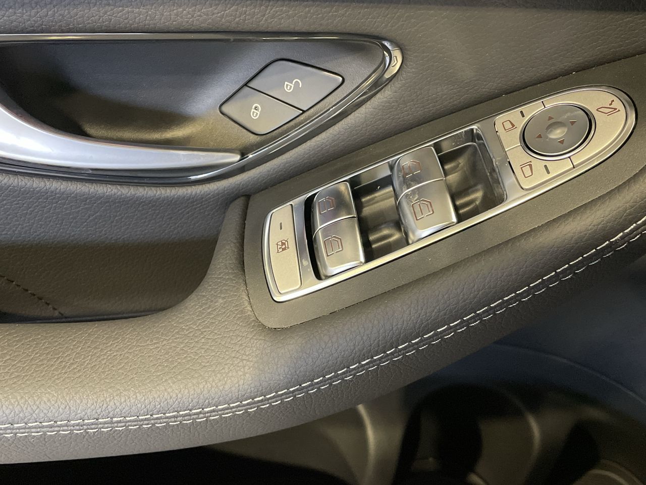 2022 Mercedes-Benz GLC300 in Vancouver, British Columbia