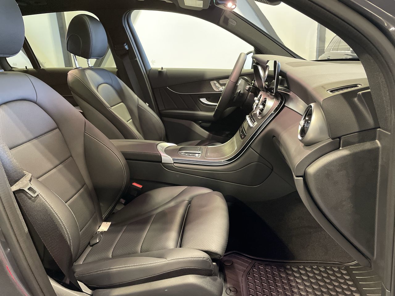 2022 Mercedes-Benz GLC300