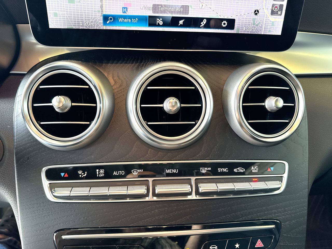 2022  GLC300