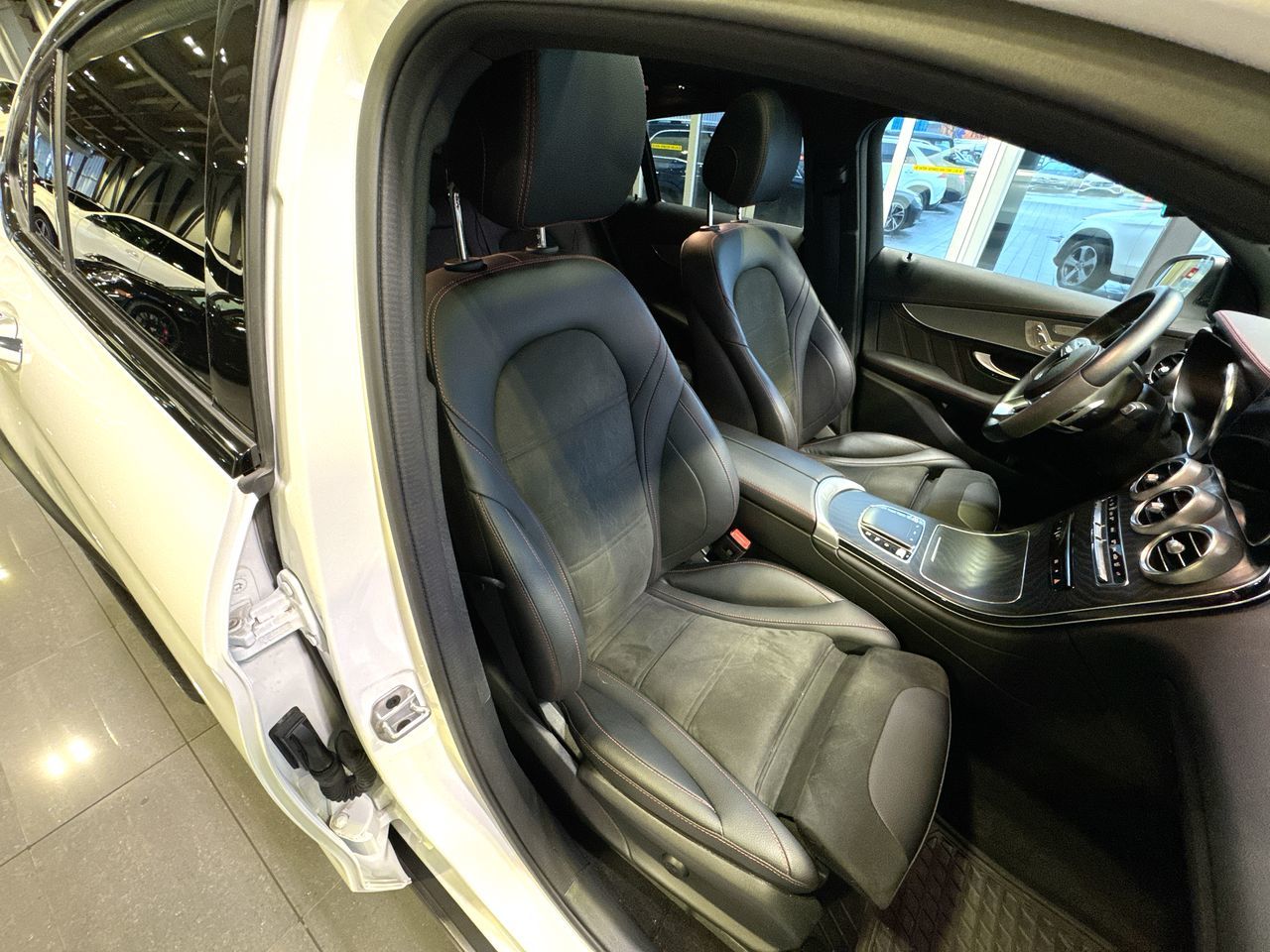 2023 Mercedes-Benz GLC300