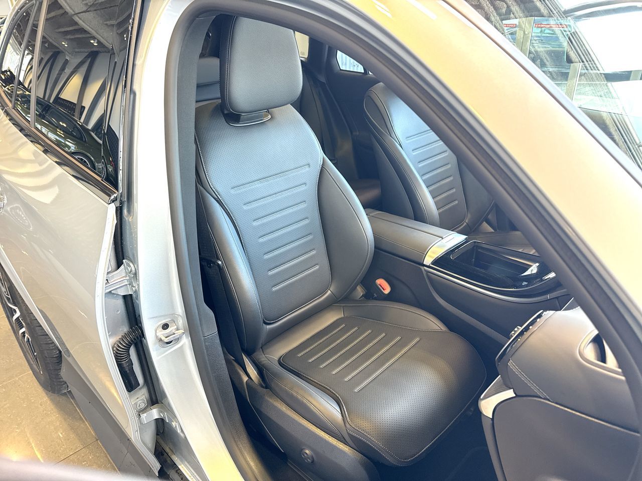 2023 Mercedes-Benz GLC300