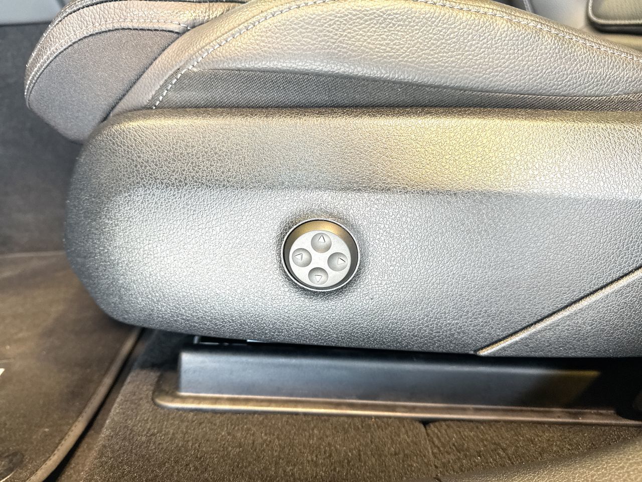 2023 Mercedes-Benz GLC300