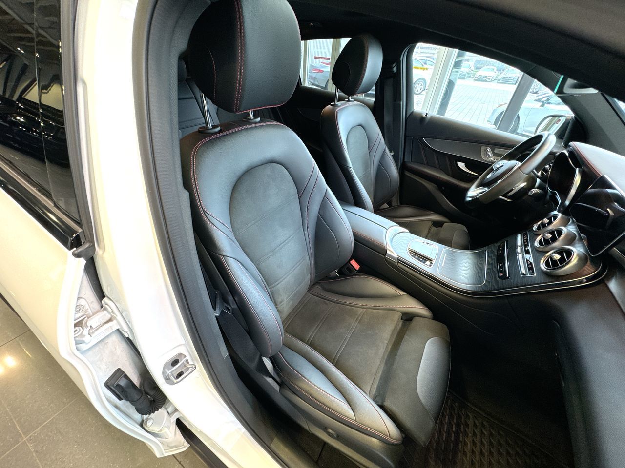 2023  GLC300
