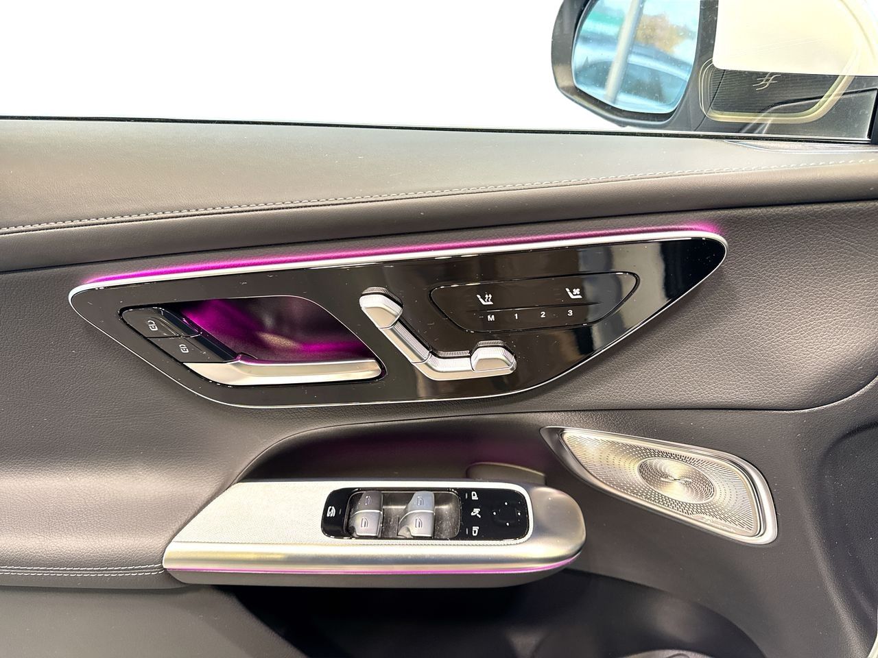 2025 Mercedes-Benz GLC300