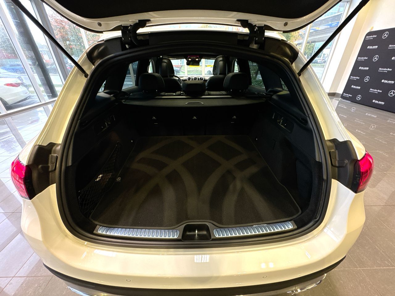 2025 Mercedes-Benz GLC300