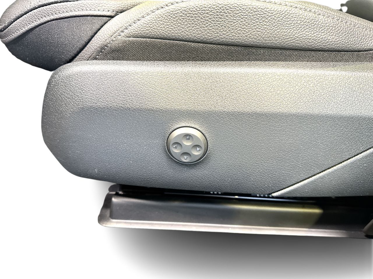 2025 Mercedes-Benz GLC300