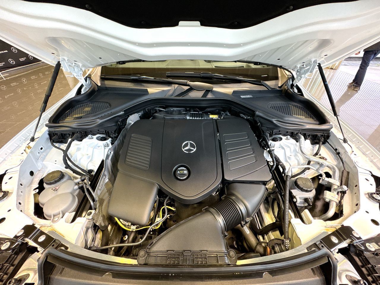 2025 Mercedes-Benz GLC300