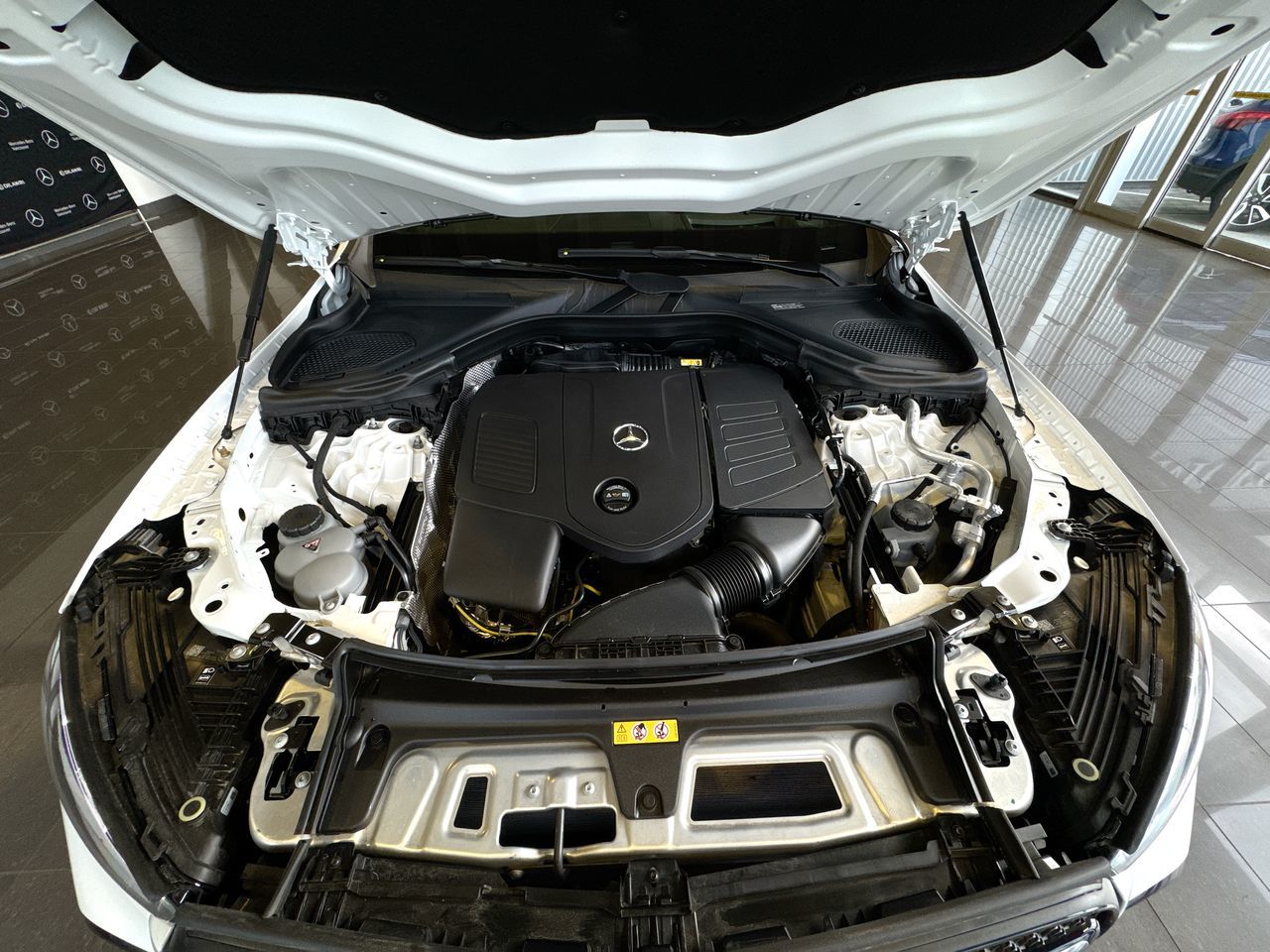 2025 Mercedes-Benz GLC300