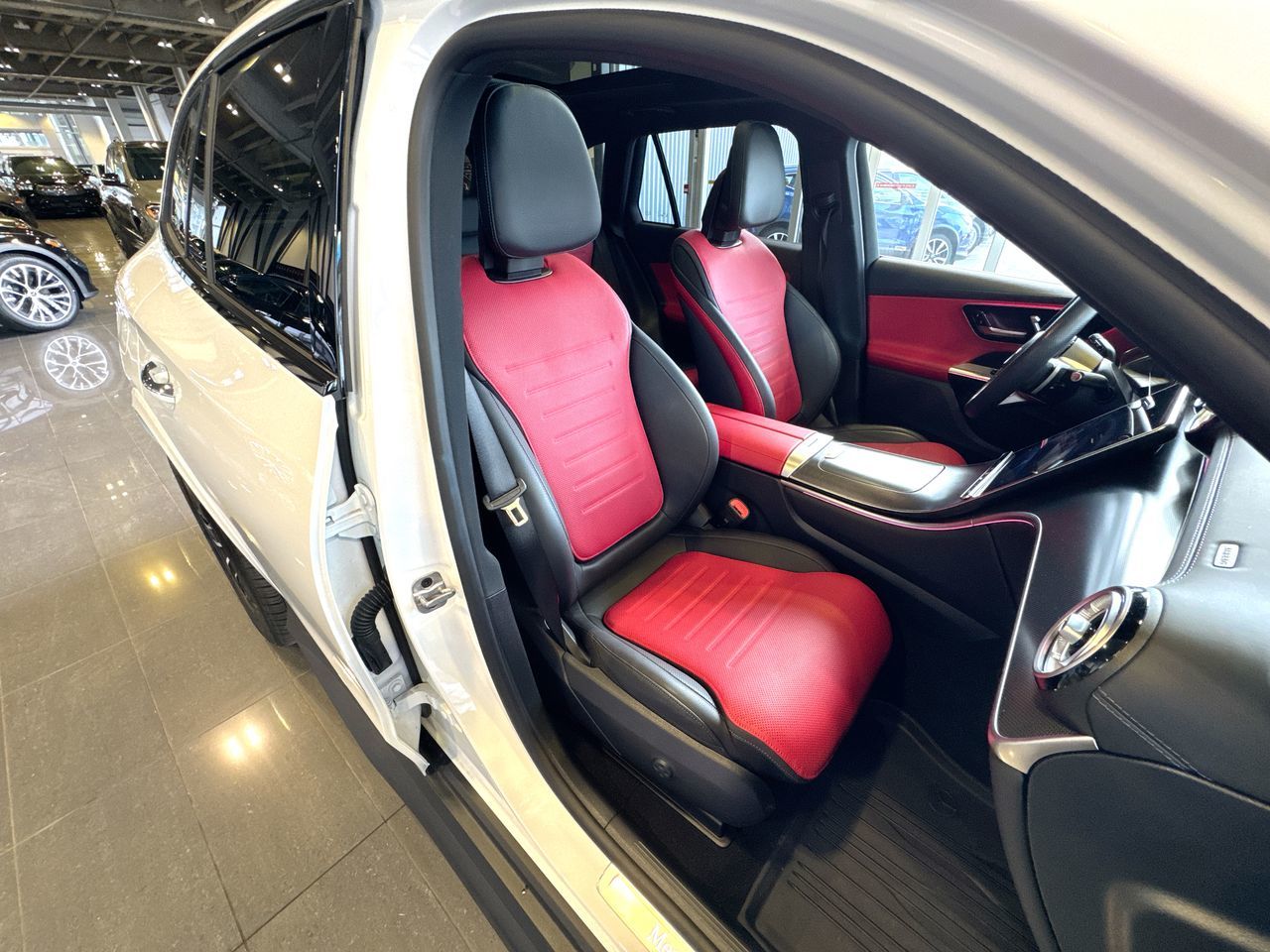 2025 Mercedes-Benz GLC300