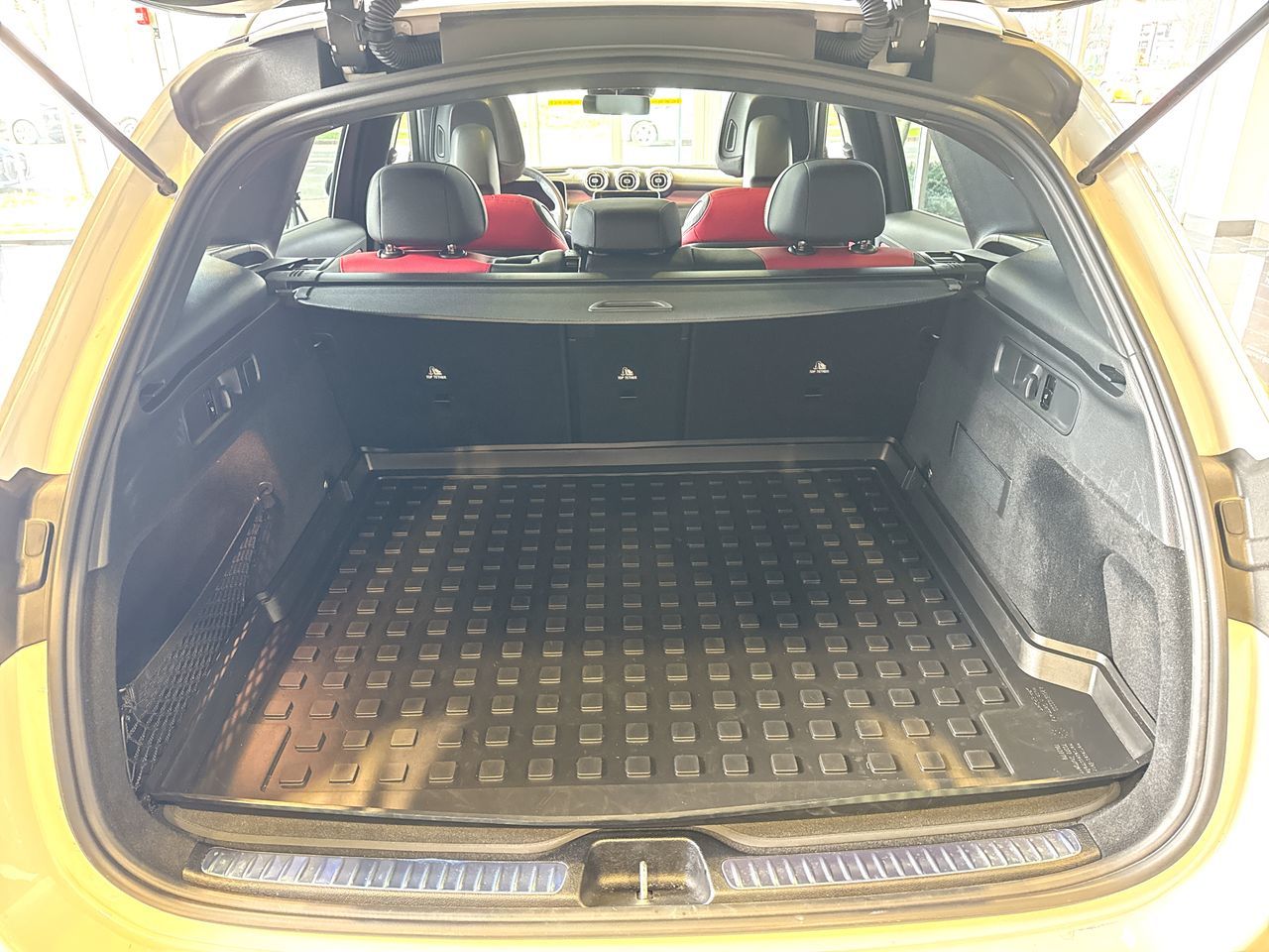 2025 Mercedes-Benz GLC300