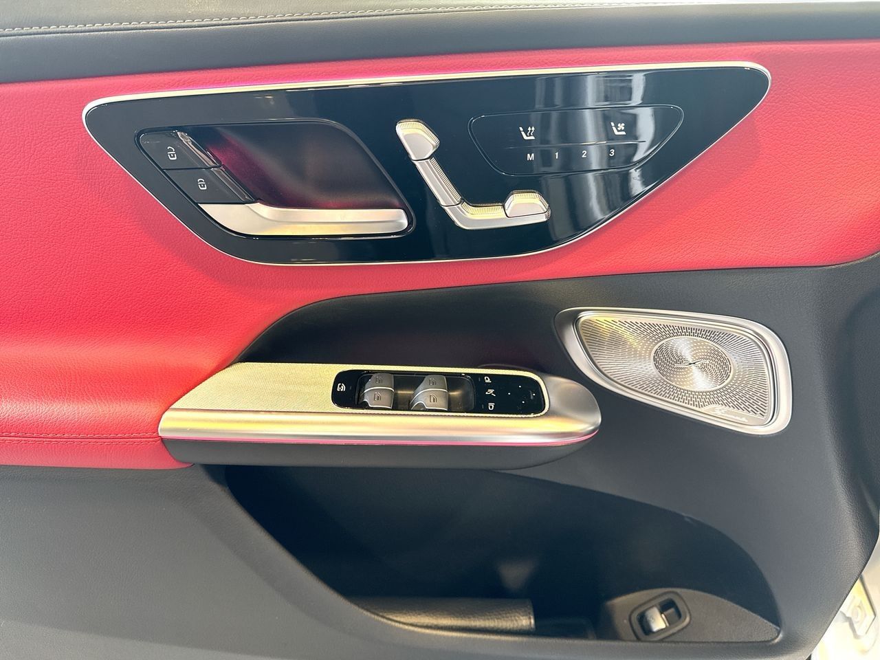 2025 Mercedes-Benz GLC300