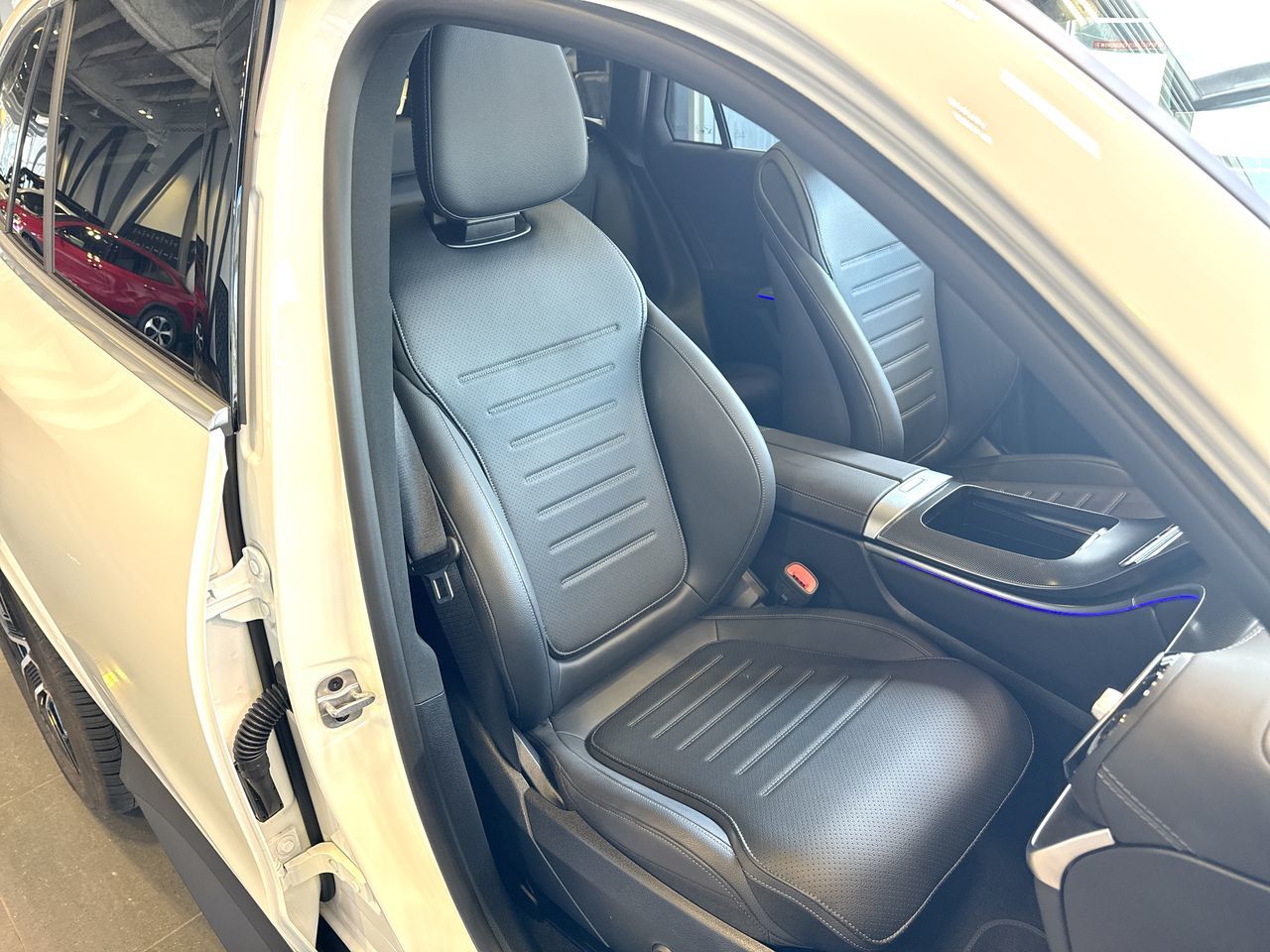 2025 Mercedes-Benz GLC300