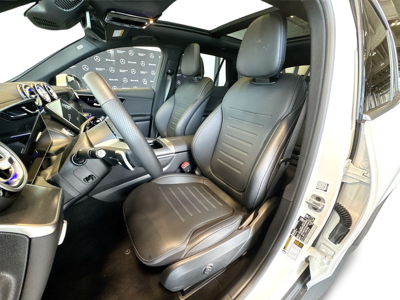 2025 Mercedes-Benz GLC300
