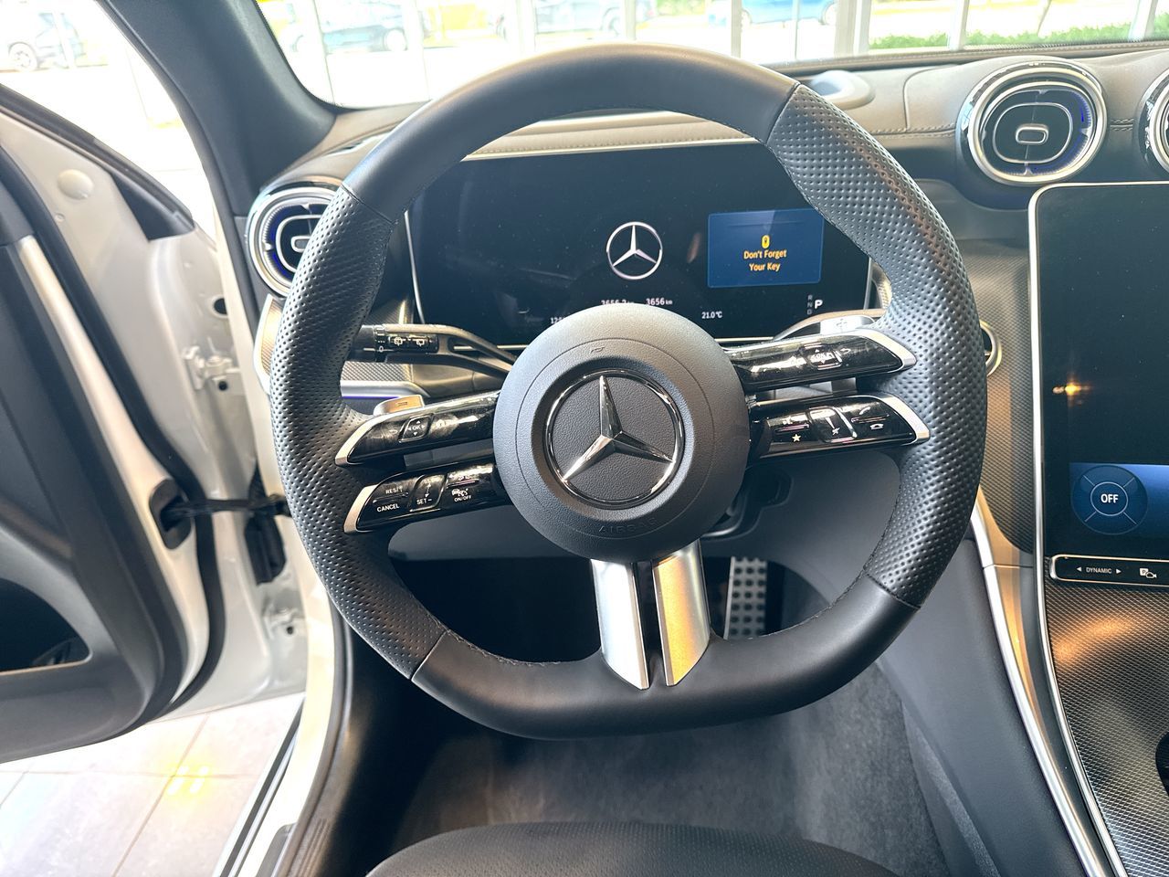 2025 Mercedes-Benz GLC300