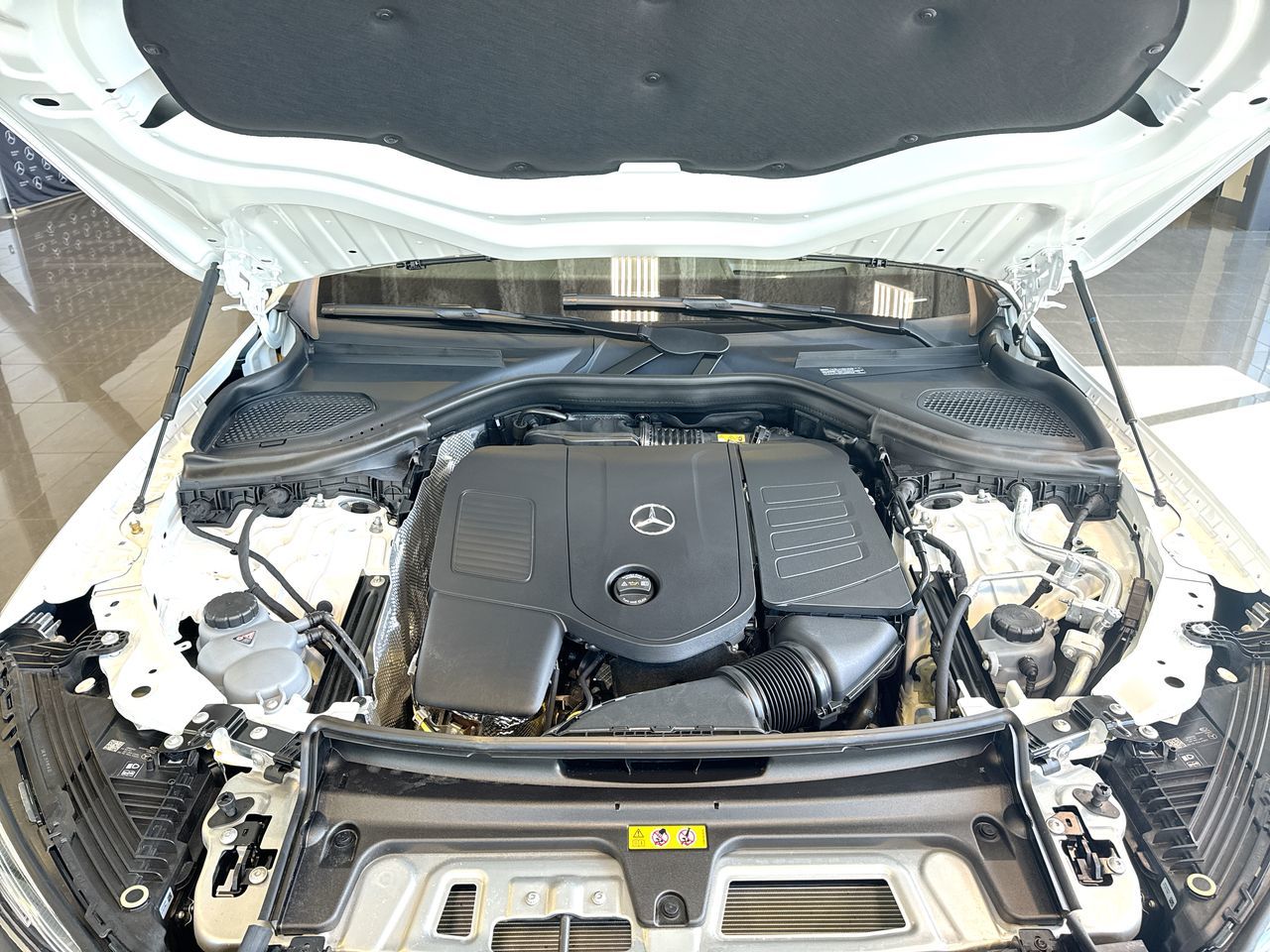 2025 Mercedes-Benz GLC300
