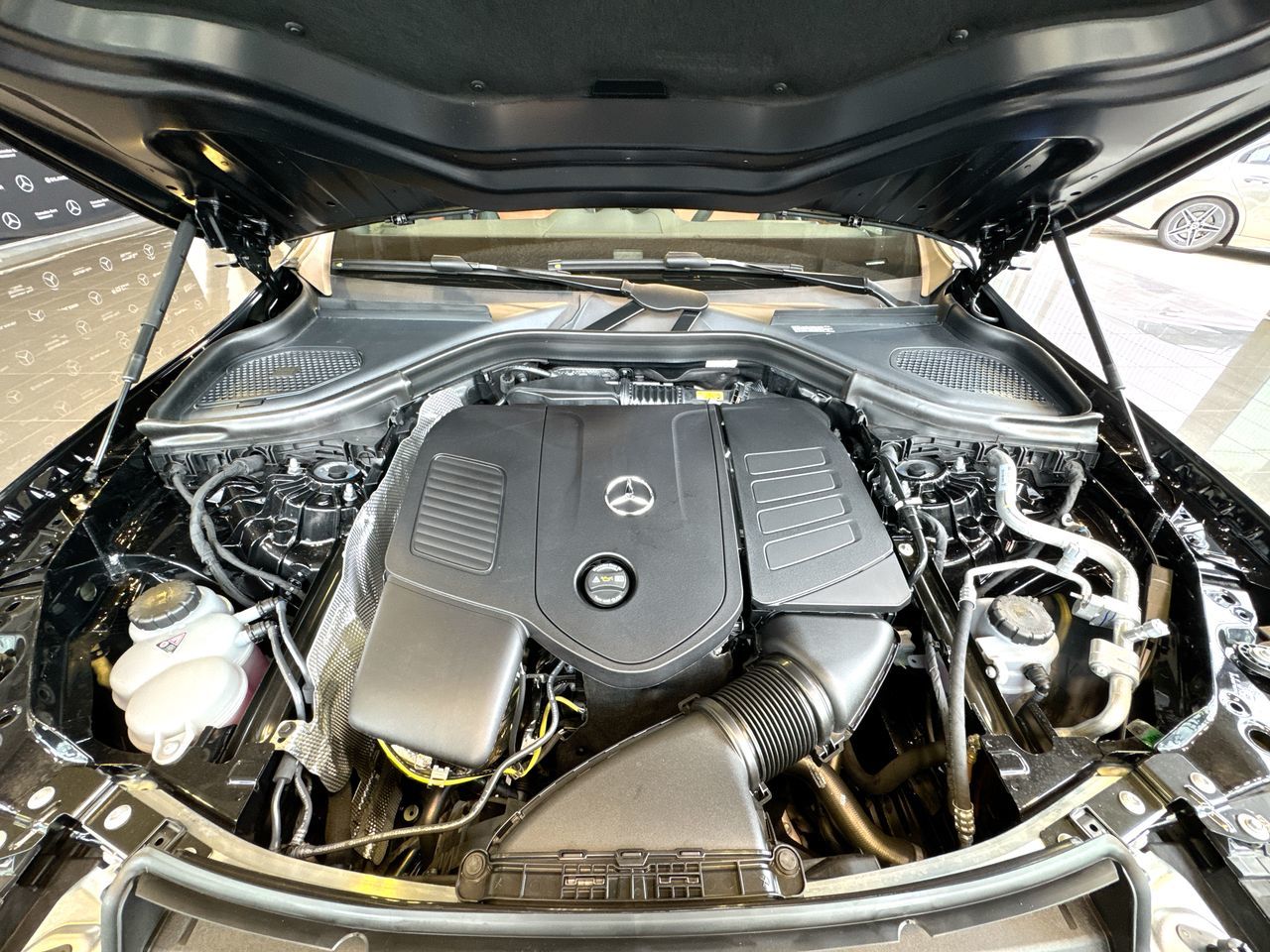 2025 Mercedes-Benz GLC300