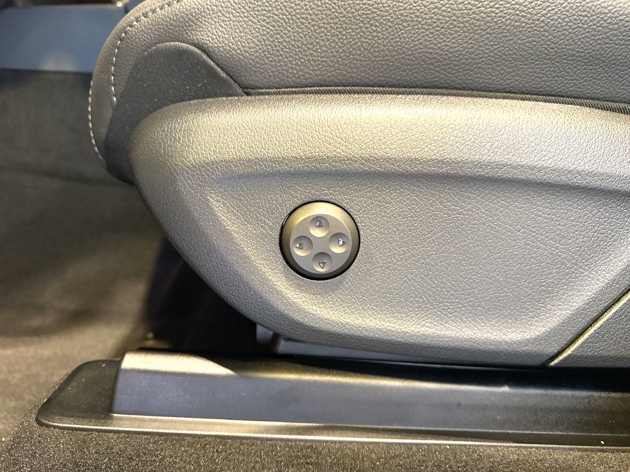 2026 Mercedes-Benz GLE Plug-in Hybrid in Vancouver, British Columbia