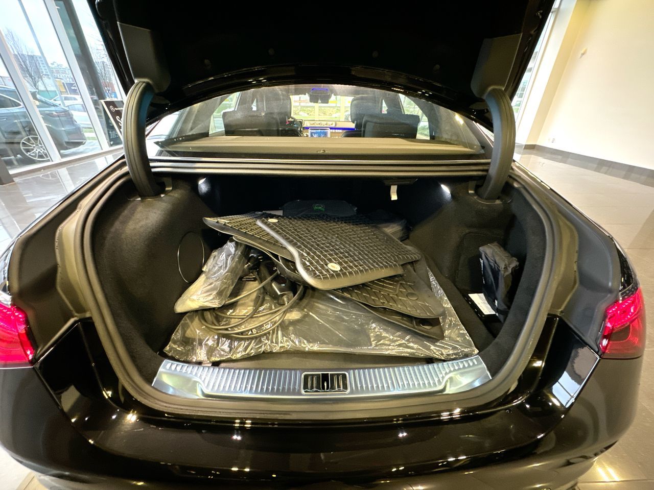 Mercedes-Benz S63E AMG  2025 à Vancouver, Colombie-Britannique