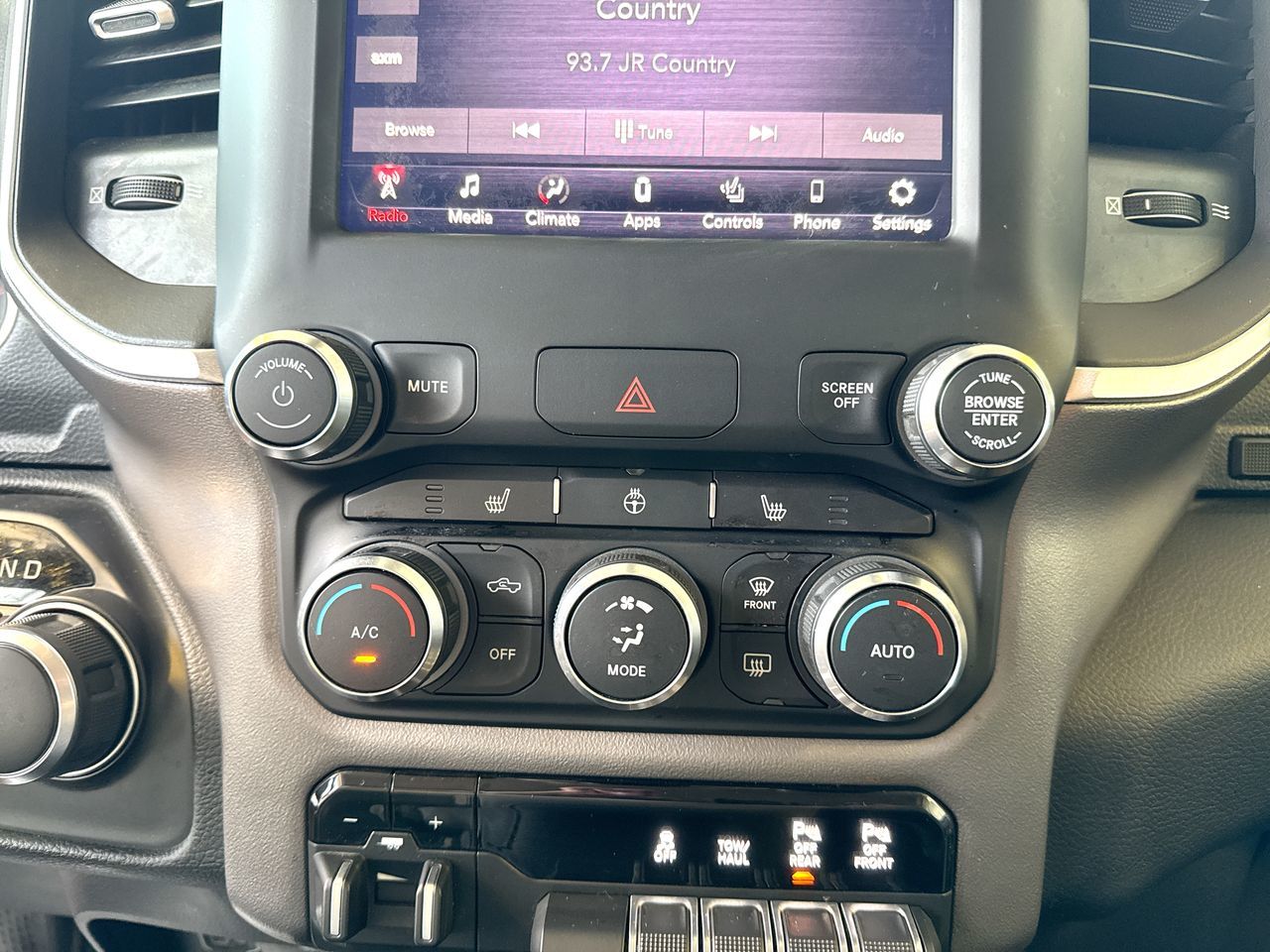 2019 Ram RAM 1500 Crew Cab 4x4 (dt) in Vancouver, British Columbia