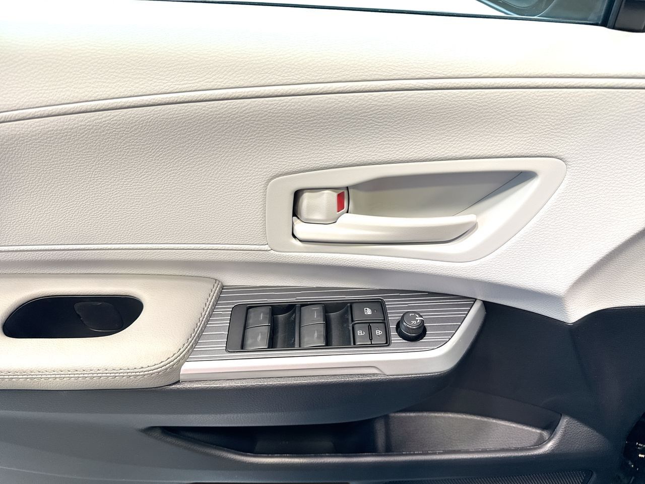 2025 Toyota Sienna Hybrid