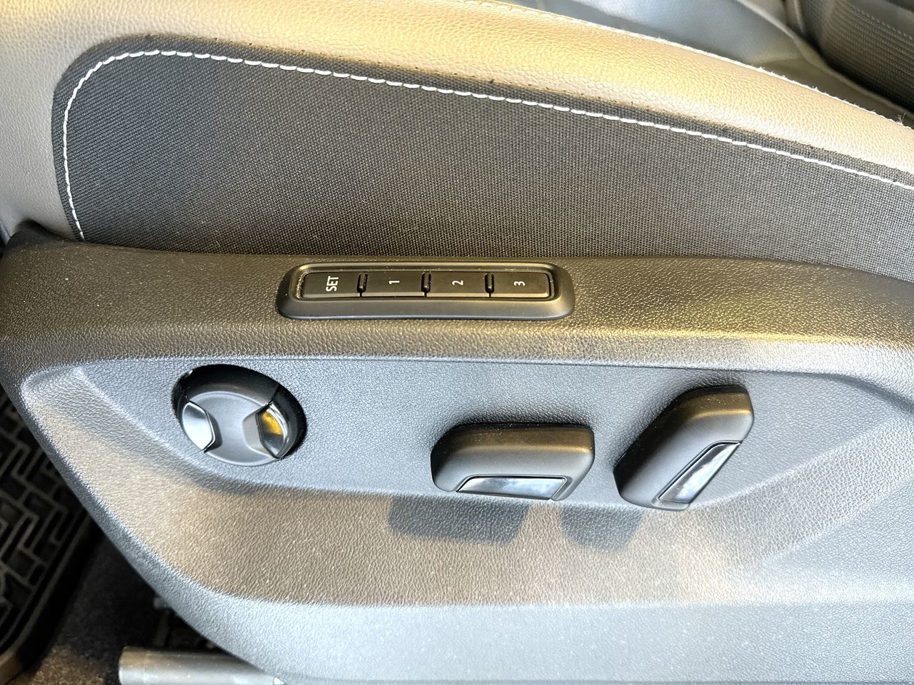 2023 Volkswagen Atlas Cross Sport in Vancouver, British Columbia