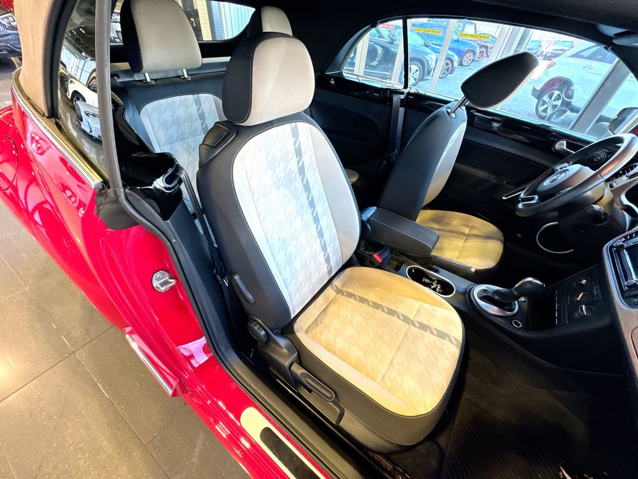 Volkswagen The Beetle Convertible  2018 à Vancouver, Colombie-Britannique