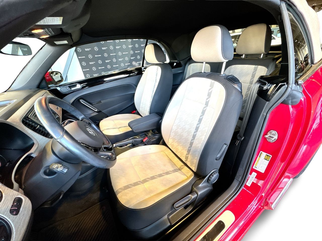 Volkswagen The Beetle Convertible  2018 à Vancouver, Colombie-Britannique