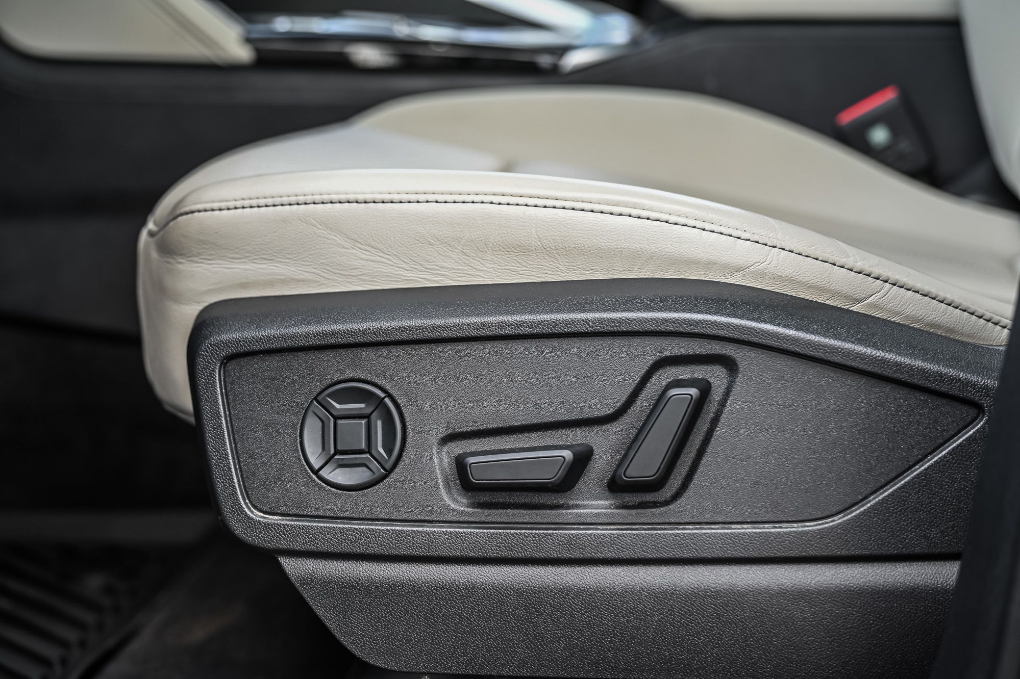 2025 Audi New Q5 in Dollard-des-Ormeaux, Quebec