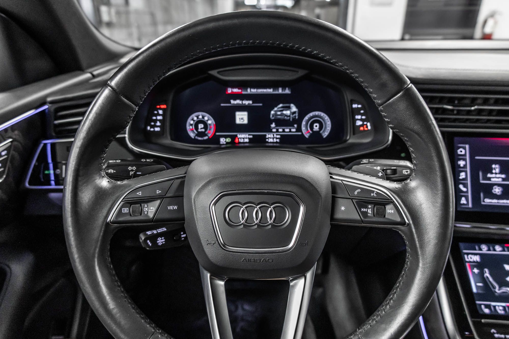Audi Q8  2019 à Dollard-des-Ormeaux, Québec