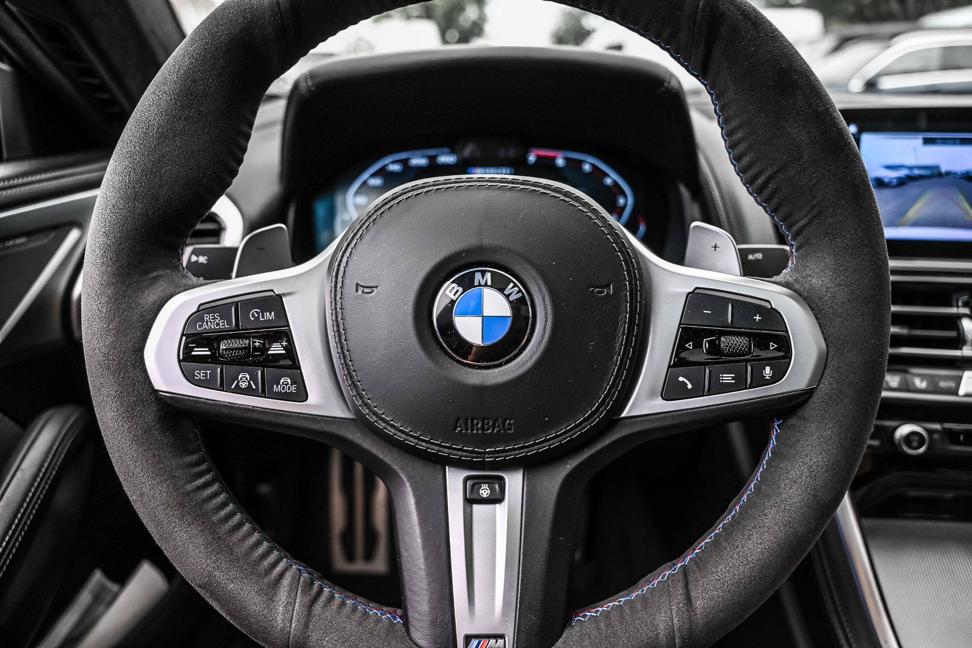 BMW M850i  2021