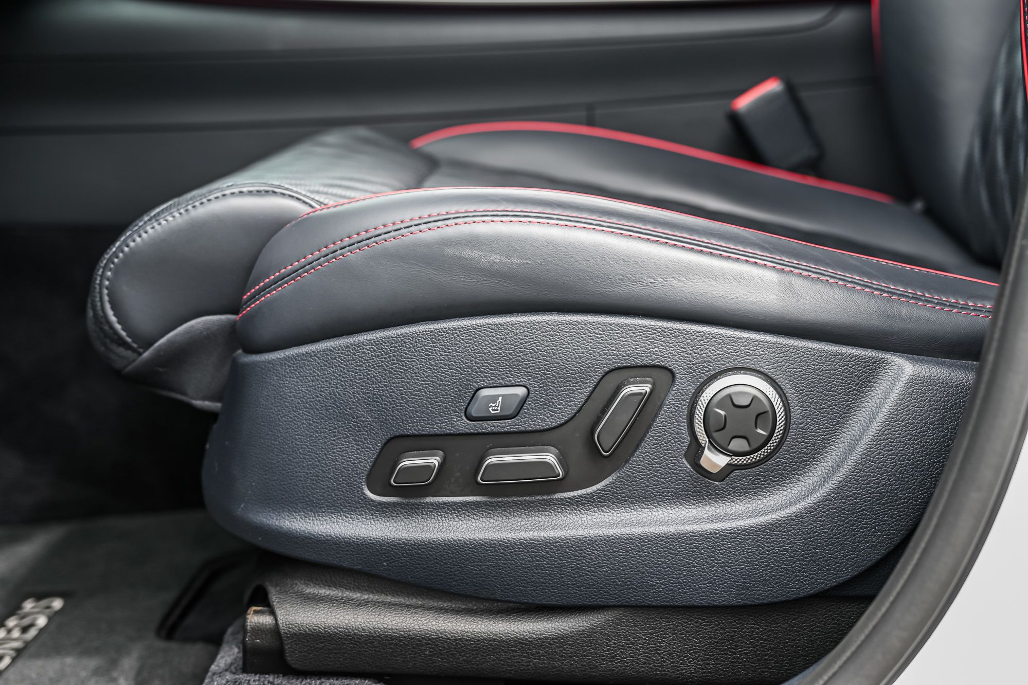 GENESIS G70  2025 à Dollard-des-Ormeaux, Québec