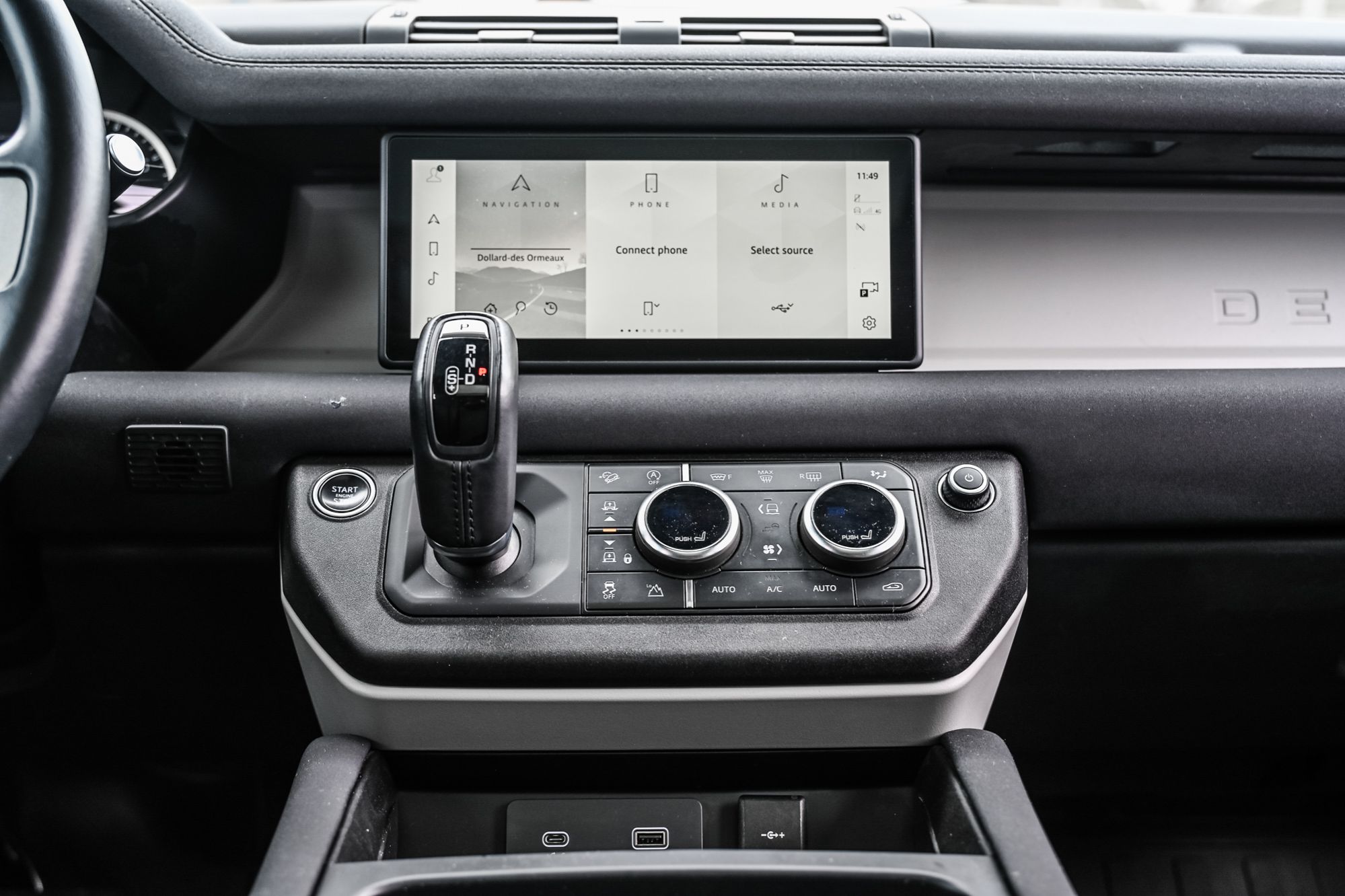 Land Rover Defender  2023