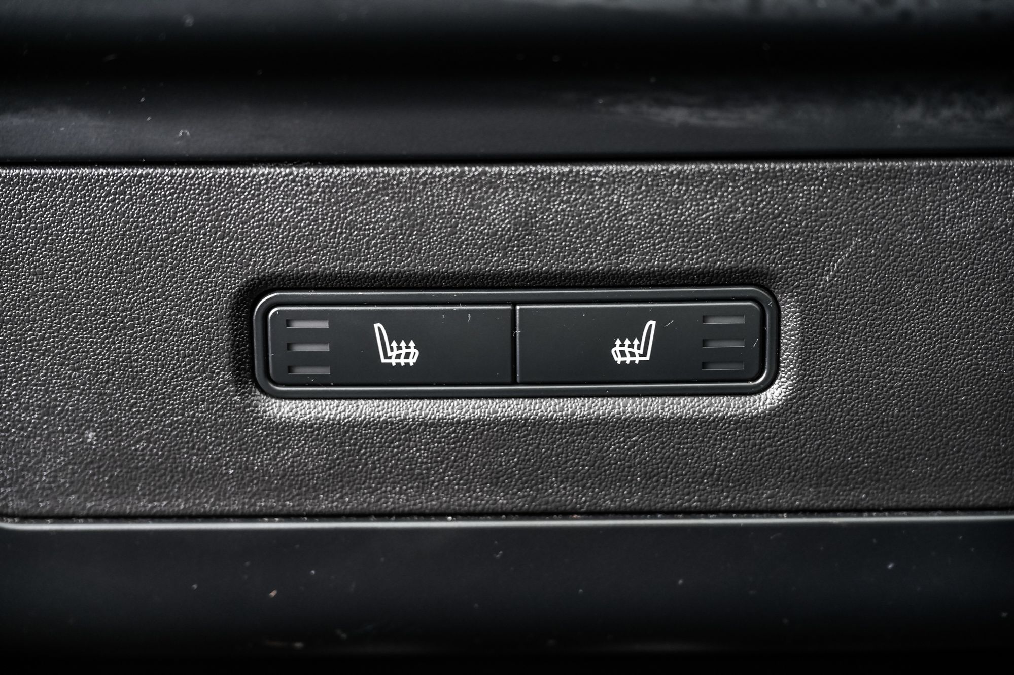 Land Rover Defender  2023