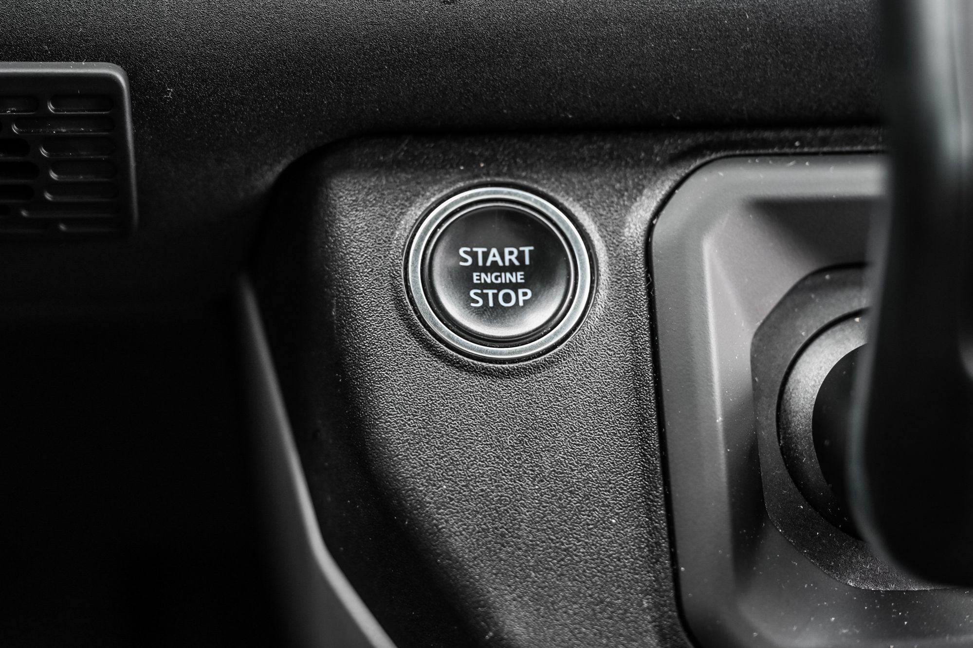 Land Rover Defender  2023