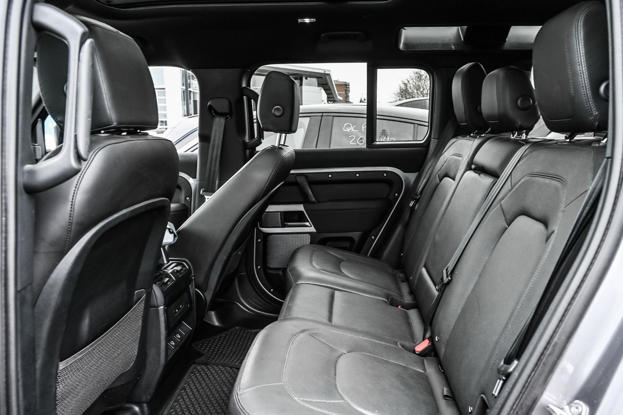 Land Rover Defender  2023