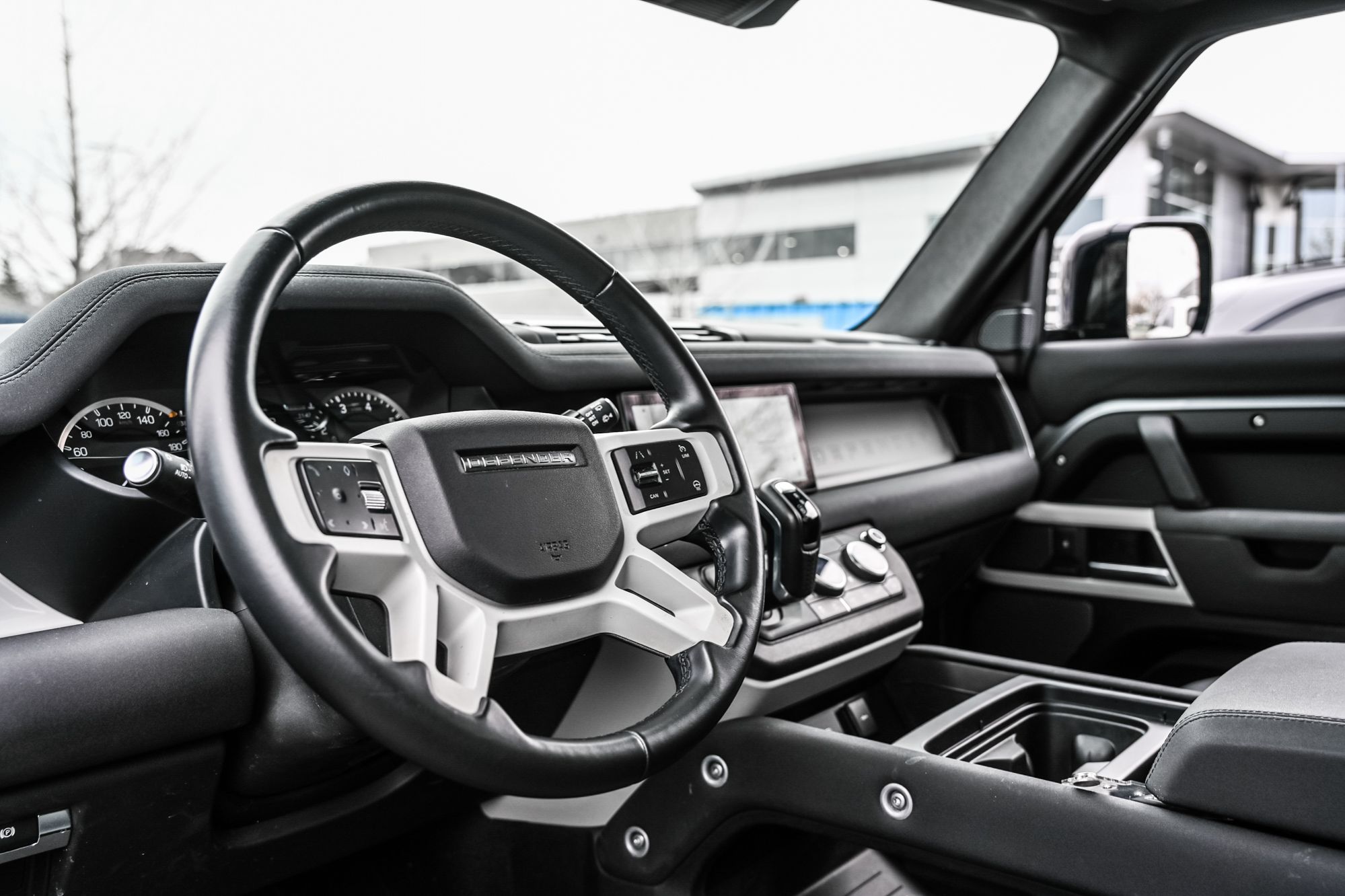 Land Rover Defender  2023