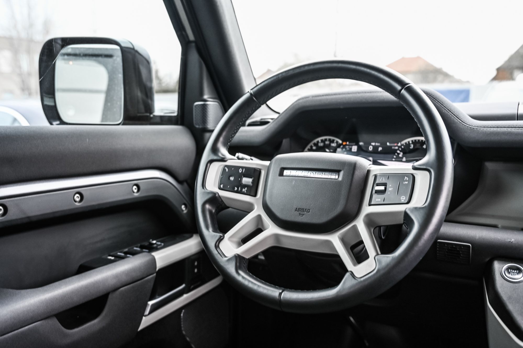 Land Rover Defender  2023