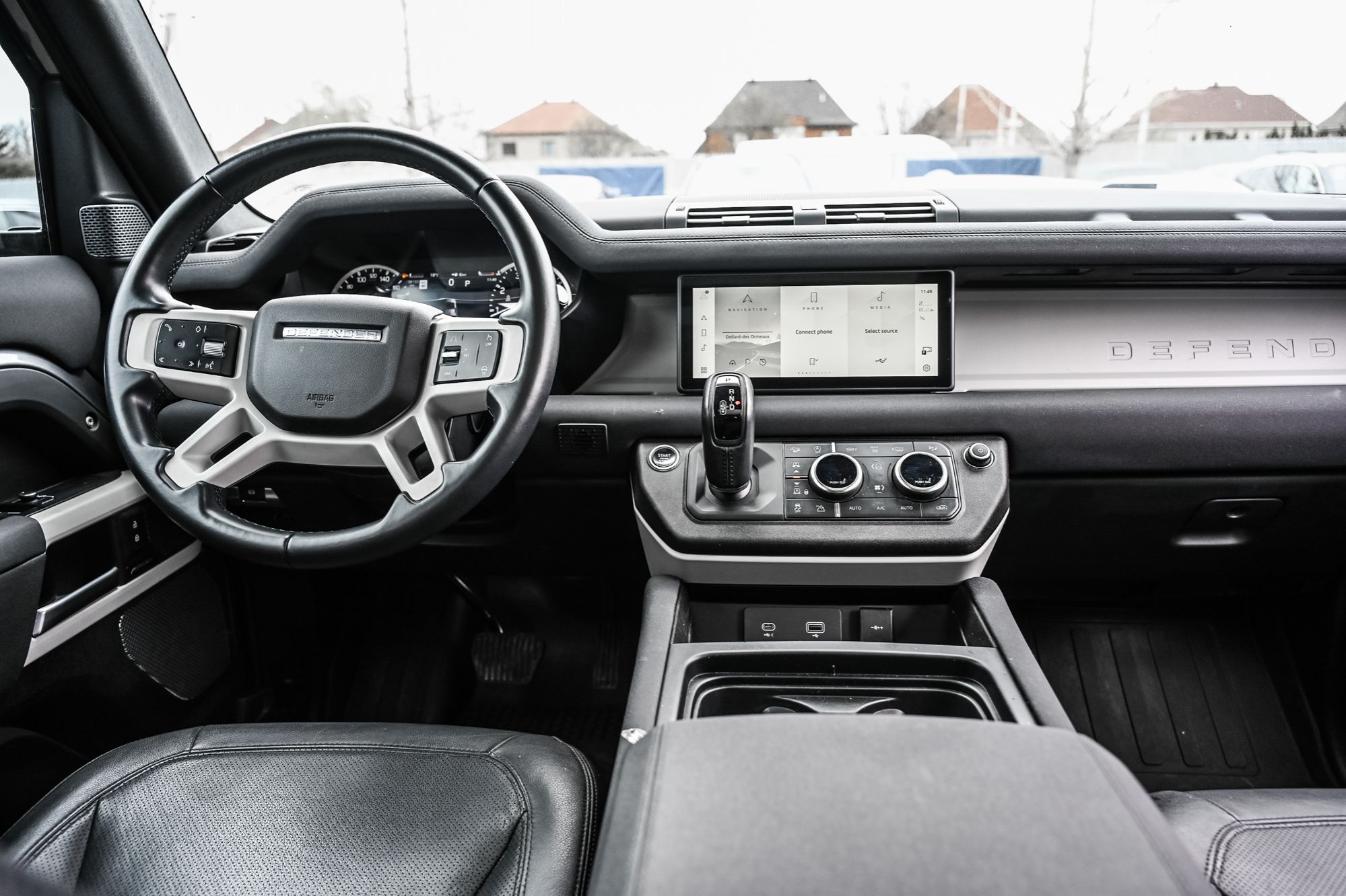 Land Rover Defender  2023